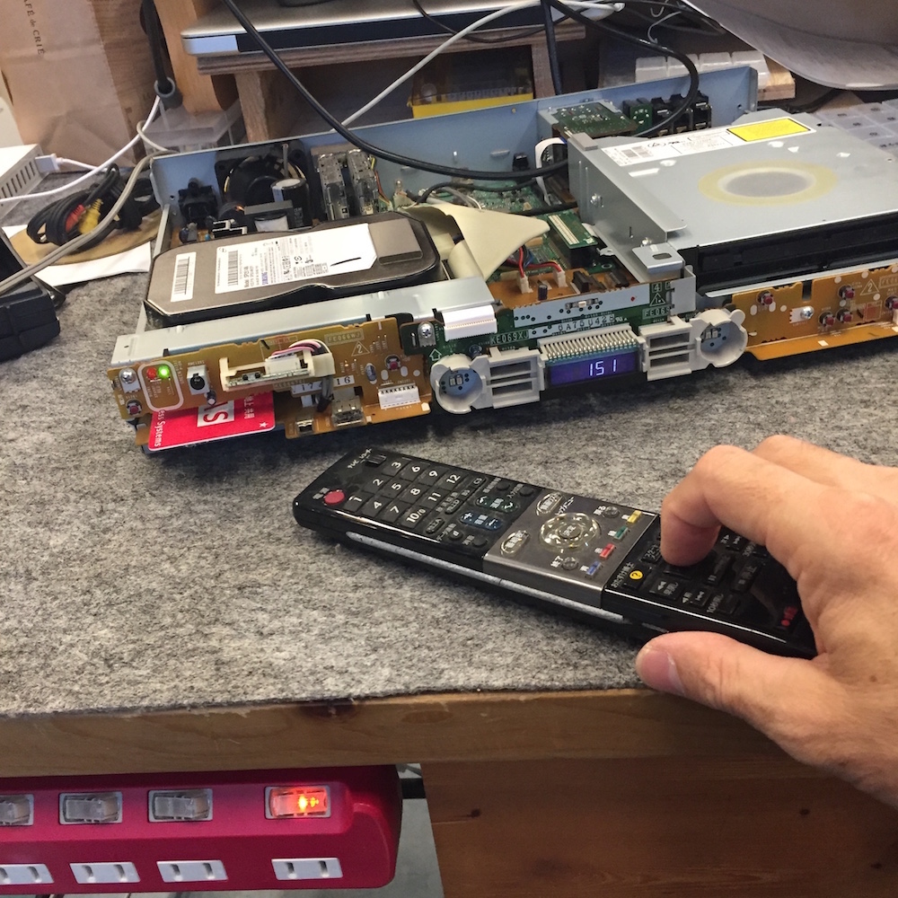 シャープ DV-ACW52 センサー基板修理、BDメカベース分解オーバーホール、他 - 修理ブログ - 沖縄 iPhone修理 スマホ119