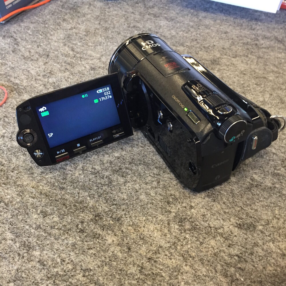 CANON HF S11 レンズカバー取り外し修理 - 修理ブログ - 沖縄 iPhone