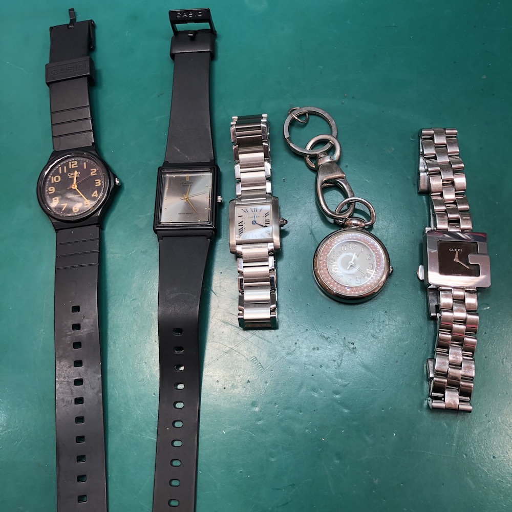 FOSSIL 腕時計 電池交換 とよみ店へご来店 - 時計電池交換 - 沖縄 iPhone修理 スマホ１１９