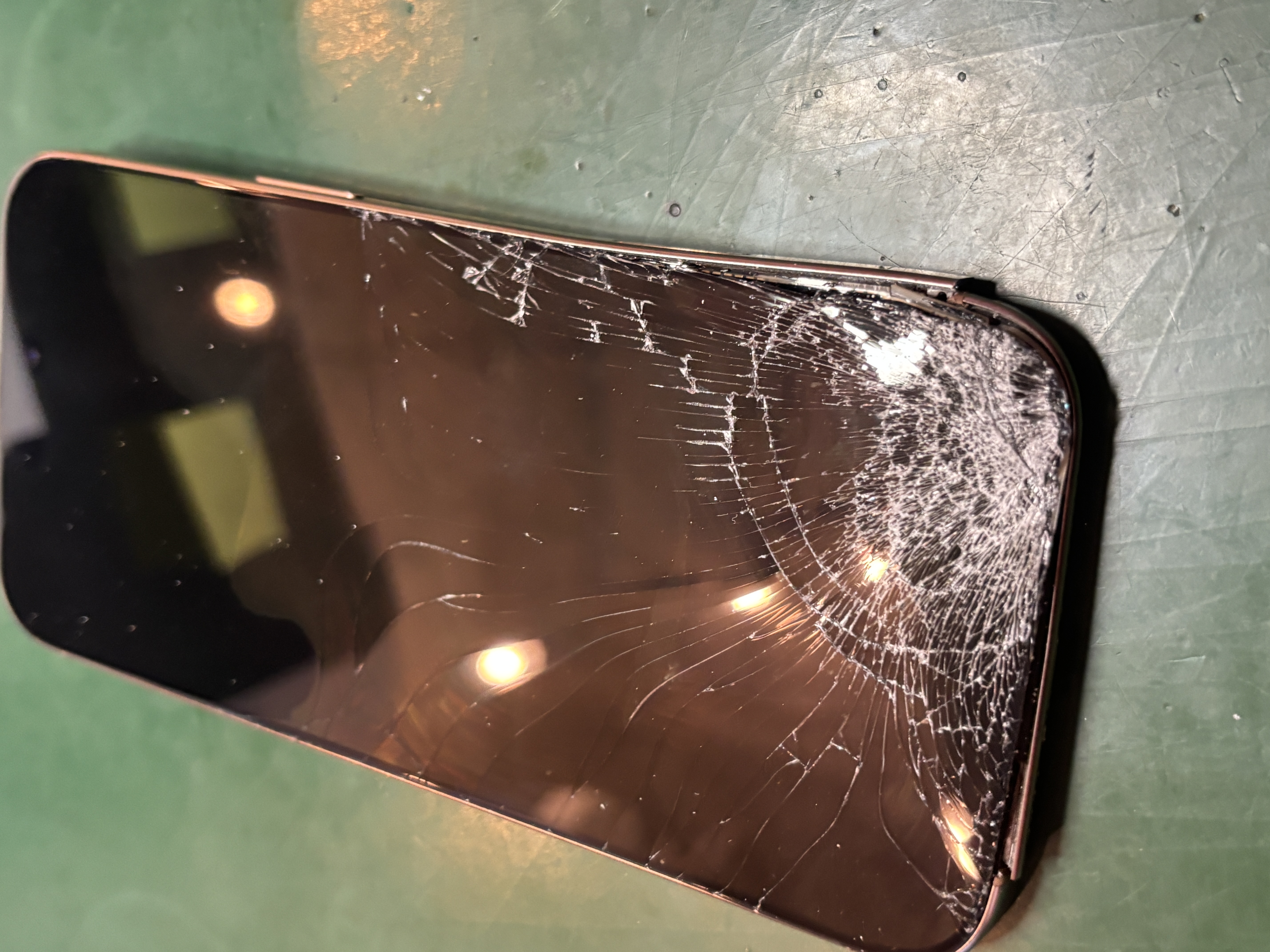 糸満店 - 沖縄 iPhone修理 スマホ119