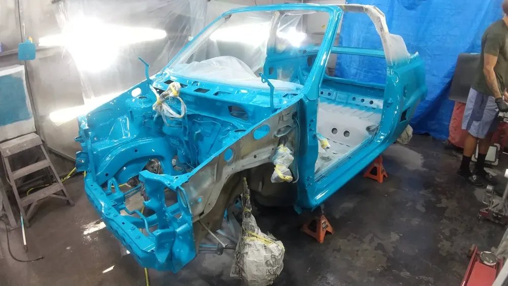 マイアミブルーに塗られたシティ カブリオレの車体