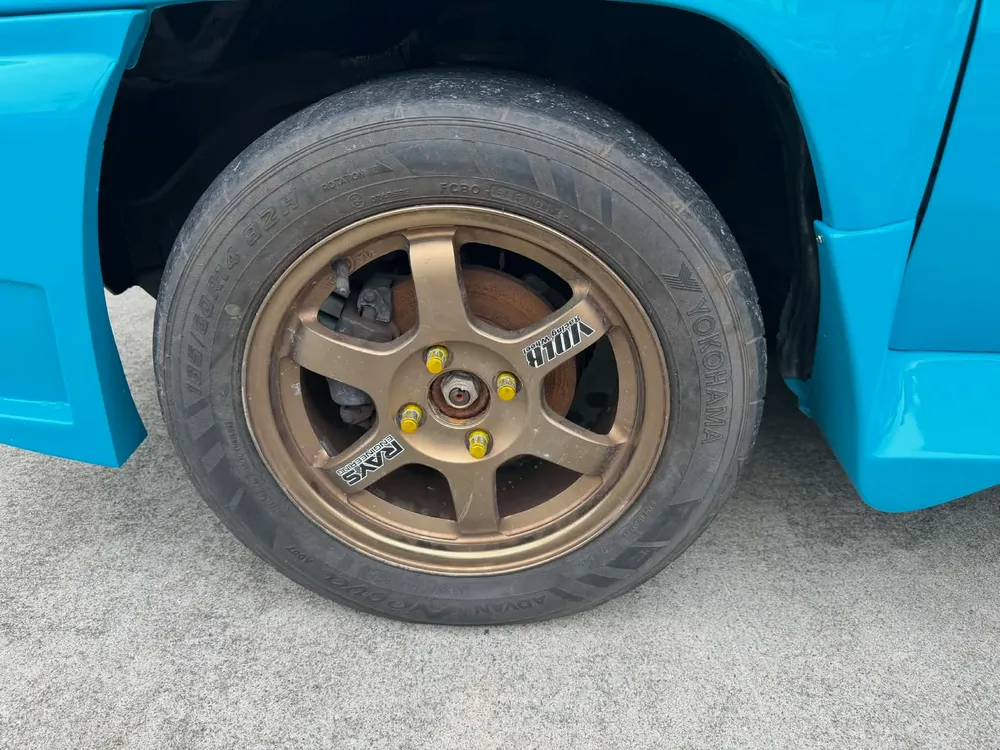 マイアミブルーの車体とブロンズのRAYS TE37 １４インチホイール