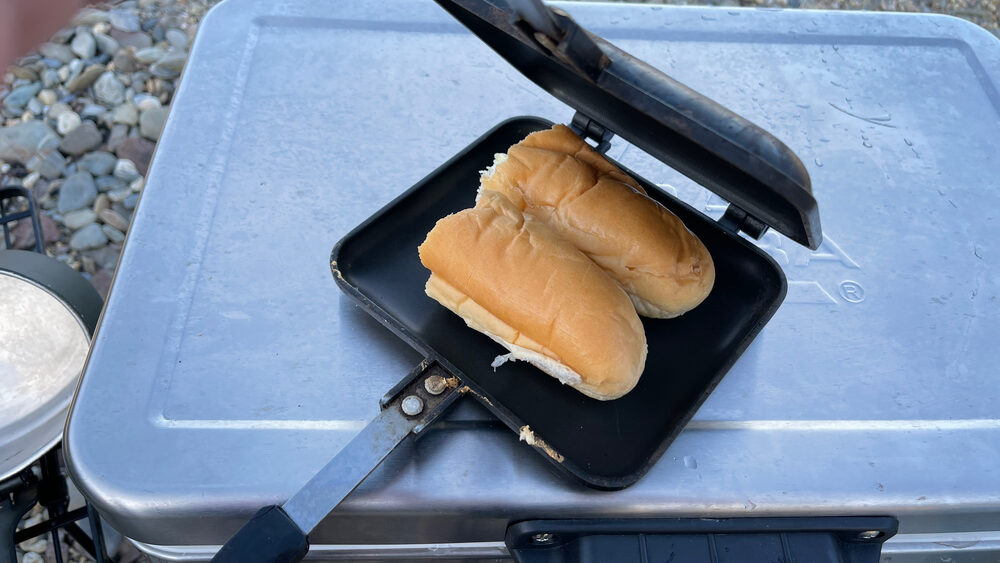 ホットサンドメーカーで焼けたパン