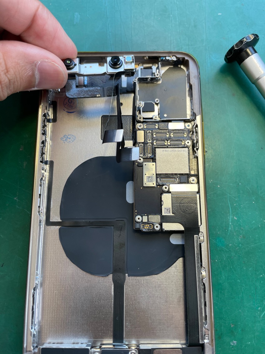 iPhone 11ProMax バックパネル交換修理 - iPhone11ProMax修理料金