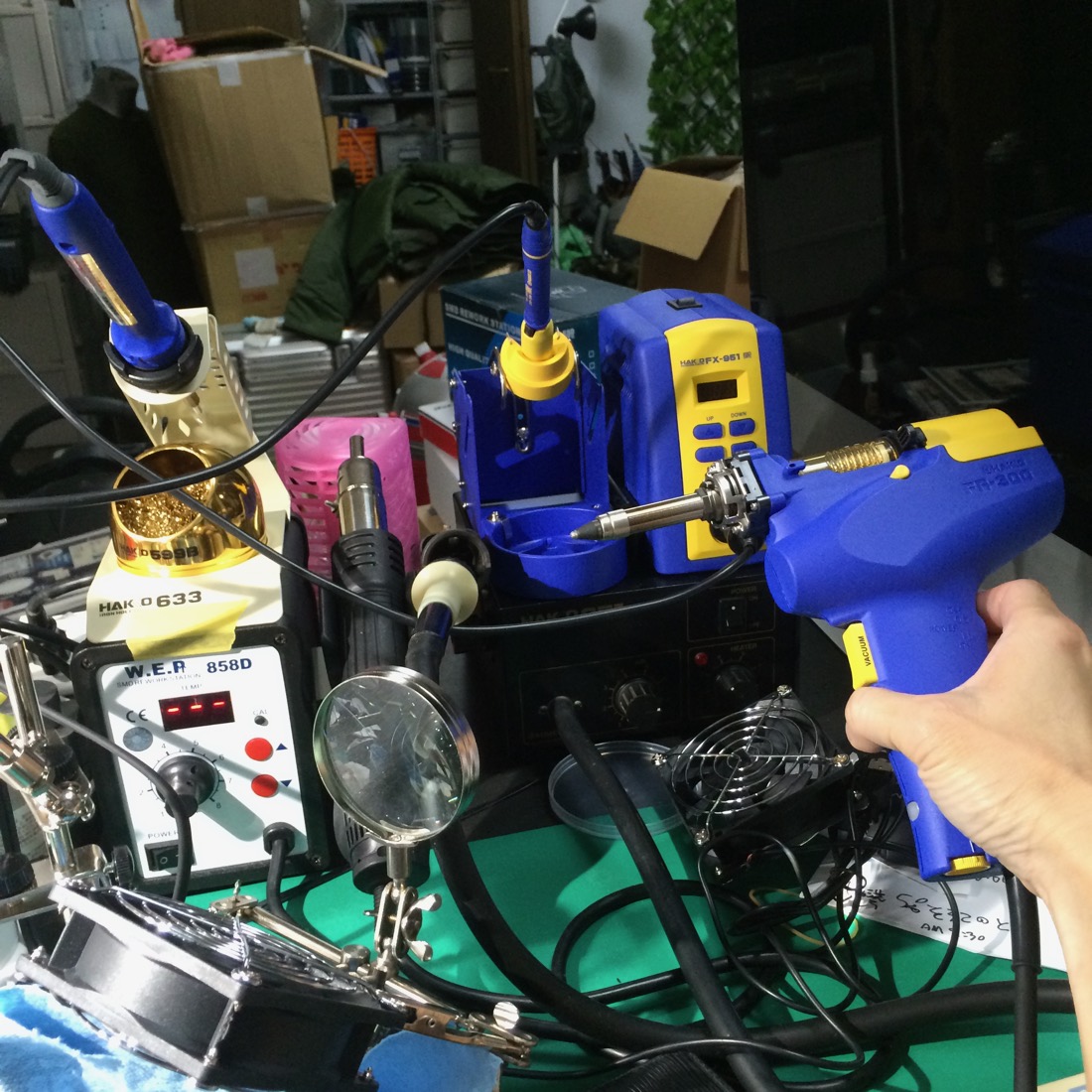 はんだごてやリワーク機など基板修理の設備一式